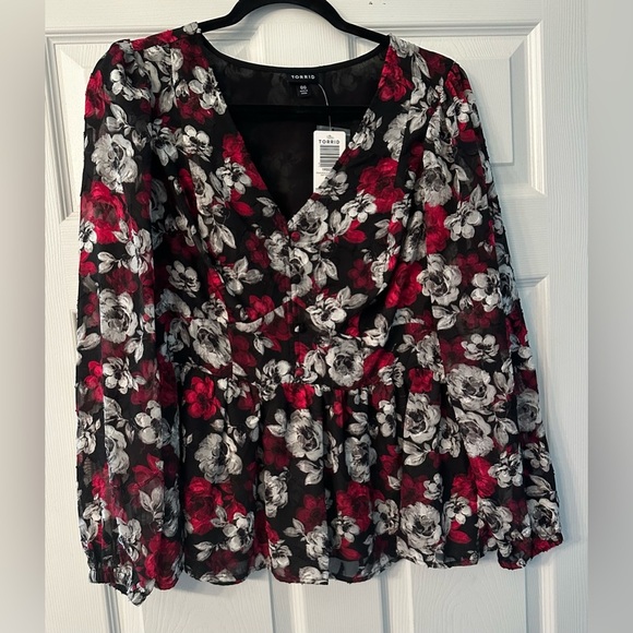 TORRID Size 00 0X XL Red White Peplum Chiffon Floral Top NWT R$59 - Picture 5 of 11